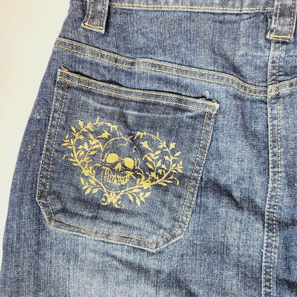 Disney Jean Denim Skirt Pirates of the Caribbean Womens Sz 10 Worlds End Graphic - Picture 7 of 9